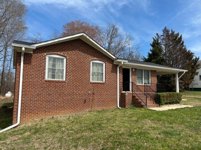 23181 Tidewater Trail in Port Royal, VA - Foto de edificio - Building Photo