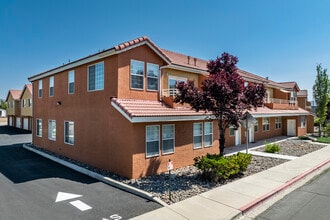Redfield Villas Apartments in Reno, NV - Building Photo - Building Photo