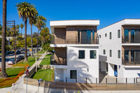 2117 Beachwood Ter in Los Angeles, CA - Building Photo - Building Photo