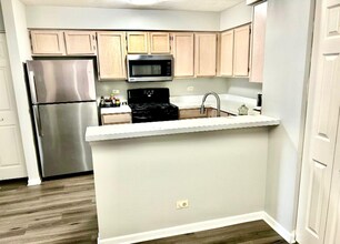 1325 Orleans Dr in Mundelein, IL - Building Photo - Building Photo