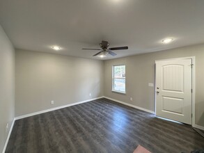 107 King George St in Batesville, AR - Building Photo - Building Photo