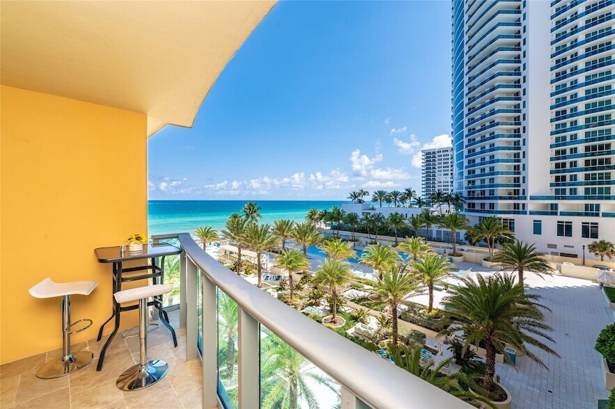 2501 S Ocean Dr, Unit 517 in Hollywood, FL - Foto de edificio