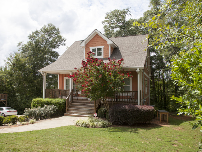 570 S Poplar St in Athens, GA - Building Photo - Building Photo