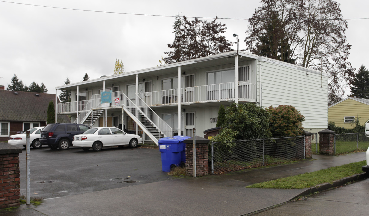 Midway Court in Portland, OR - Building Photo