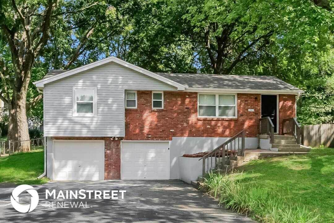 6947 N Hickory St in Kansas City, MO - Building Photo
