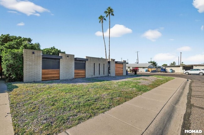 3029 W Shaw Butte Dr in Phoenix, AZ - Building Photo - Building Photo