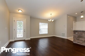 925 Clearcreek Dr in Tampa, FL - Building Photo - Building Photo