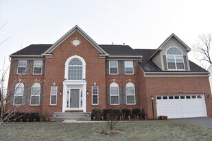 10621 Smith Pond Ln in Manassas, VA - Building Photo