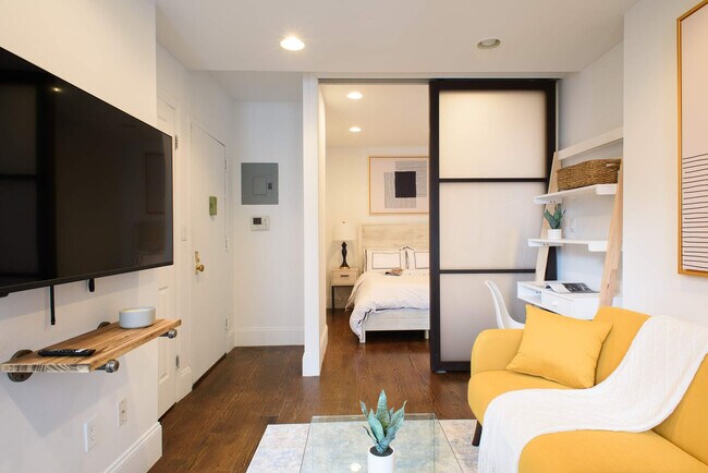 69a Clinton St, Unit ID1021888P in New York, NY - Building Photo - Building Photo