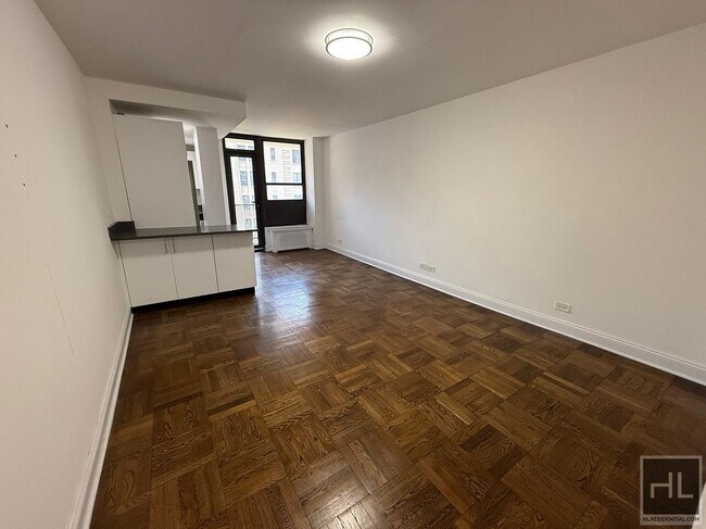 EAST 35 STREET in New York, NY - Building Photo - Building Photo