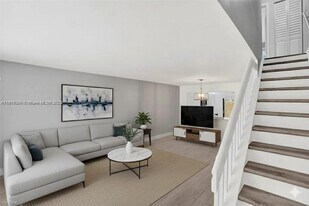 10167 SW 77th Ct in Miami, FL - Building Photo