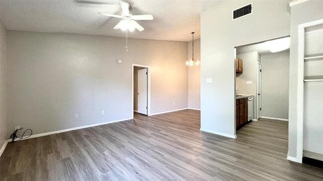 11953 Sunhillow Bend, Unit B in Austin, TX - Foto de edificio - Building Photo