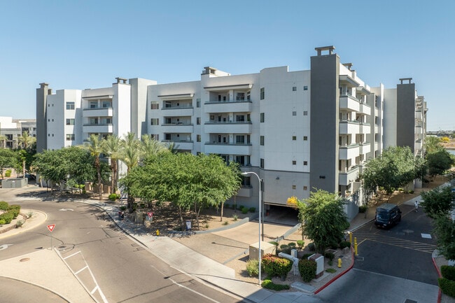 945 E Playa Del Norte Dr