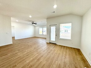 2579 N Snowball Dr in Fayetteville, AR - Building Photo - Building Photo