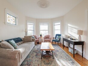 13 Oxford Ave in Belmont, MA - Building Photo - Building Photo
