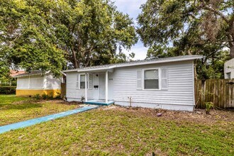 3036 19th Ave S in St. Petersburg, FL - Building Photo - Building Photo