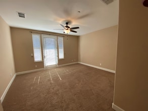 6119 Lonetree Blvd in Rocklin, CA - Foto de edificio - Building Photo