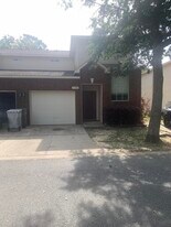 1681 Hadleigh Hills Ct in Navarre, FL - Building Photo