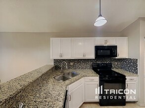 1425 Walden Oaks Pl in Plant City, FL - Building Photo - Building Photo