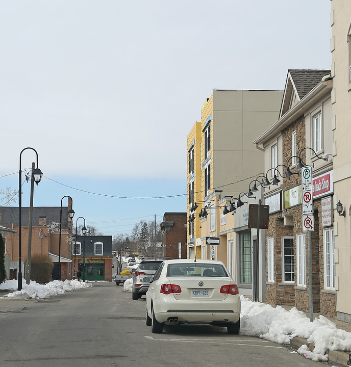 10 E Albert St in Thorold, ON - Building Photo