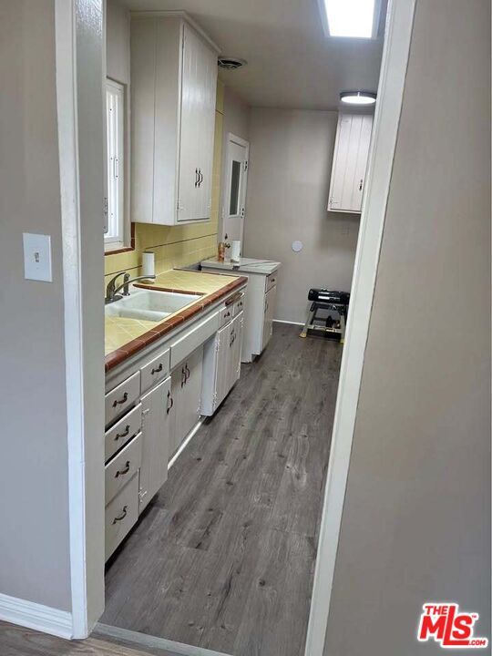 property at 10613 Crenshaw Blvd