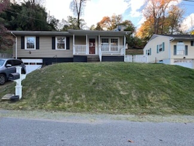 property at 23 S Queens Ct