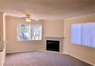 7585 Charmant Dr in San Diego, CA - Foto de edificio - Building Photo