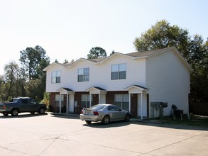 150 S Crow Rd in Pensacola, FL - Foto de edificio - Building Photo