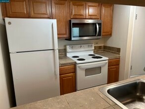 5451 Roundtree Pl in Concord, CA - Building Photo - Building Photo