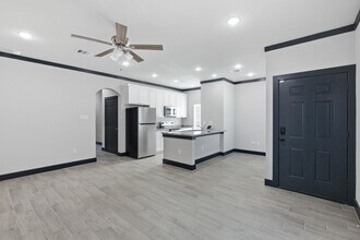 9412 Crofton St in Houston, TX - Foto de edificio - Building Photo