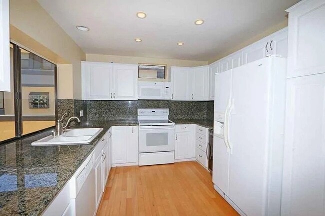 3194 Morning Way in San Diego, CA - Building Photo - Building Photo