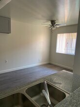 4619 Rosewood Ave, Unit 202 in Los Angeles, CA - Building Photo - Building Photo