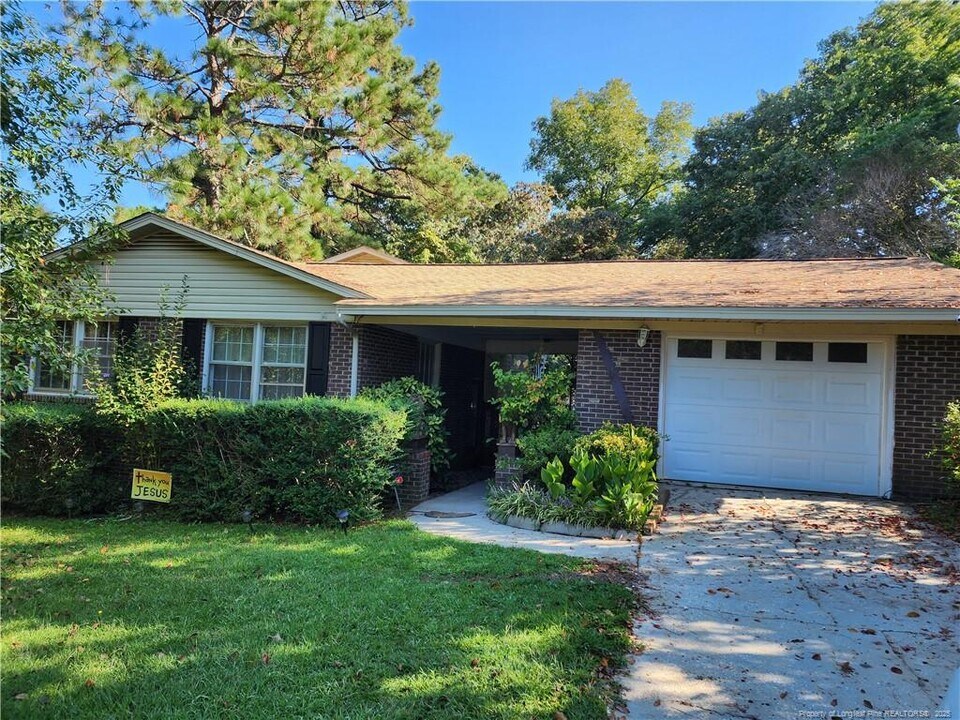 4936 Catalpa Cir in Hope Mills, NC - Building Photo