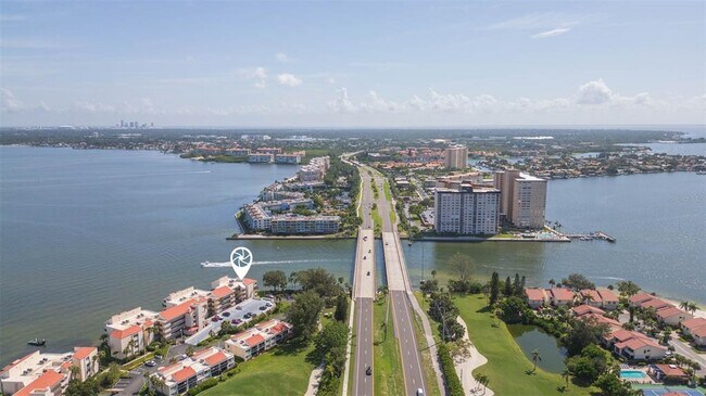 5736 PUERTA DEL SOL Blvd in St. Petersburg, FL - Building Photo - Building Photo