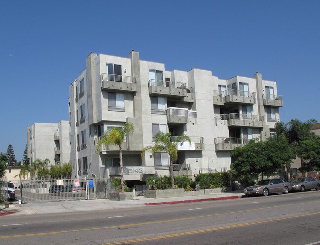 White Oak Regency in Encino, CA - Foto de edificio - Building Photo