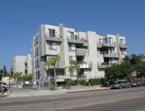 White Oak Regency in Encino, CA - Building Photo - Building Photo