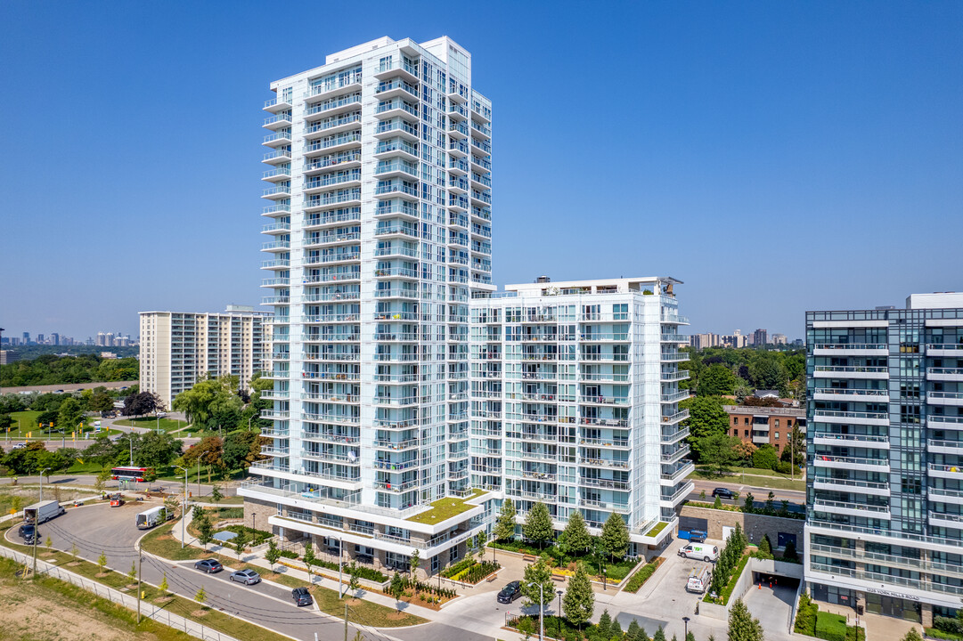 The Ravine in Toronto, ON - Building Photo