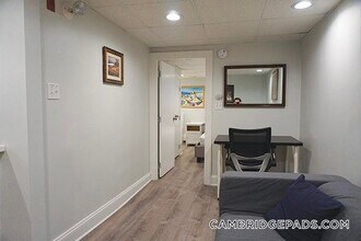 25 Lambert St, Unit B in Cambridge, MA - Foto de edificio - Building Photo