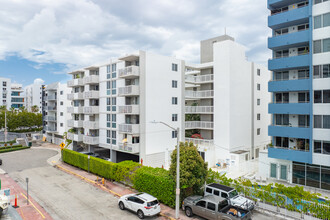 Bayside Terrace in Miami Beach, FL - Building Photo - Building Photo