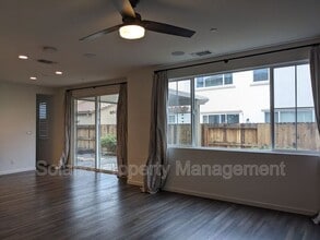 537 Lavender Dr in Vacaville, CA - Building Photo - Building Photo