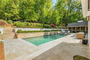 1100 Kingston Dr NE in Atlanta, GA - Building Photo