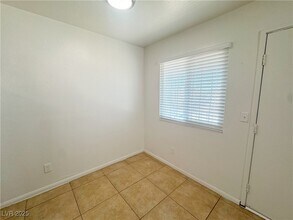 1656 Stevens St, Unit 4 in Las Vegas, NV - Building Photo - Building Photo