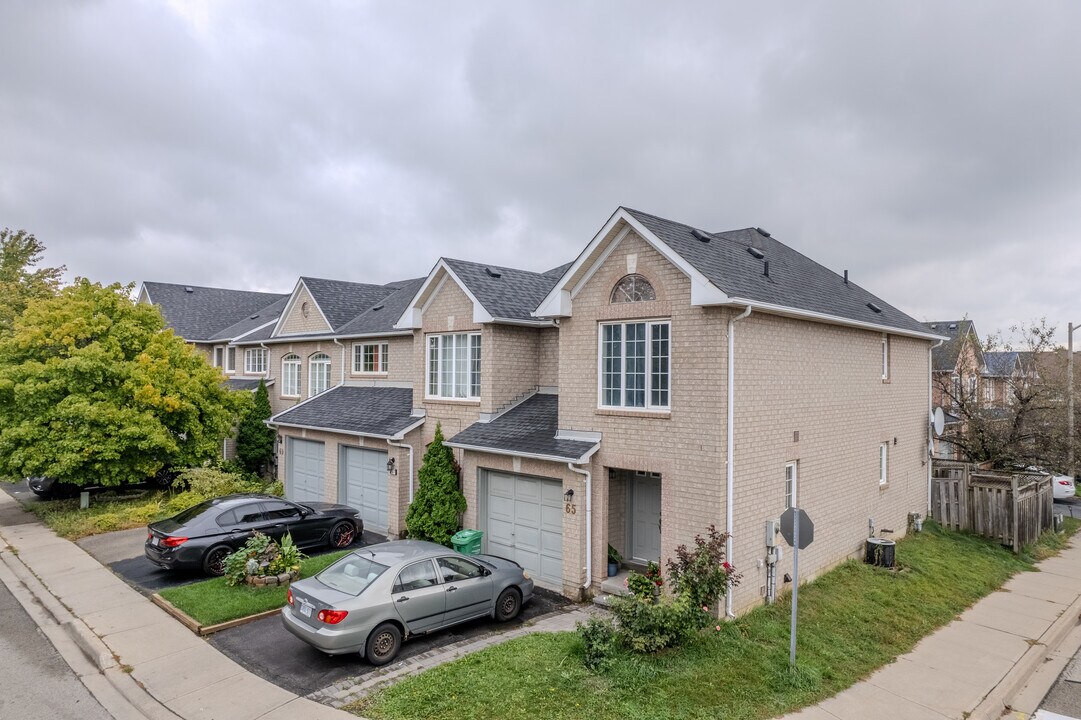 19 Kenwood Dr in Brampton, ON - Building Photo