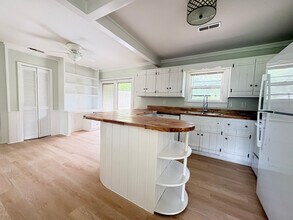 109 Foxwood Ln, Unit Main House in Wilmington, NC - Building Photo - Building Photo