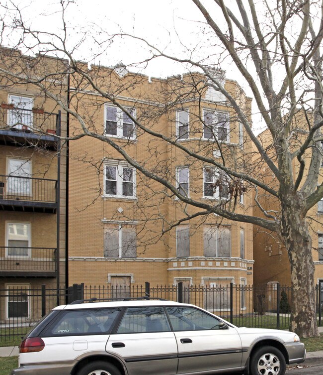 6103-6107 N Claremont Ave in Chicago, IL - Building Photo - Building Photo