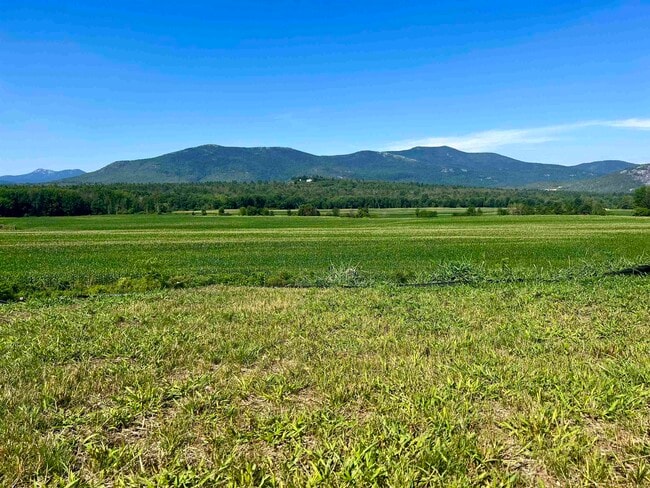 30 Alpine Place Dr in Conway, NH - Foto de edificio - Building Photo