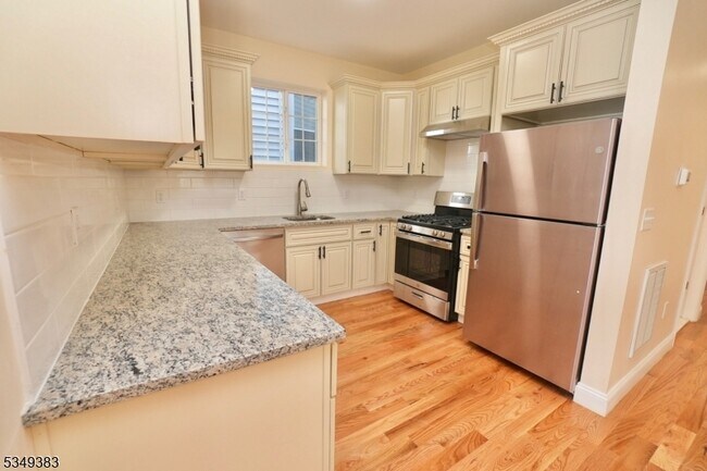 46 N 16th St in East Orange, NJ - Building Photo - Building Photo