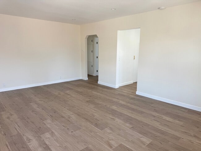 911 S Atlantic Blvd, Unit C in Alhambra, CA - Building Photo - Building Photo