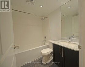35-535 Bastion St in Toronto, ON - Building Photo - Building Photo