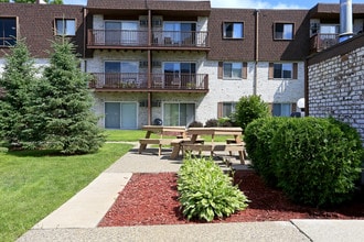 Lakecrest Apartments in Mound, MN - Building Photo - Other